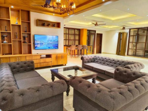 The Crown:The Pinnacle of Luxury